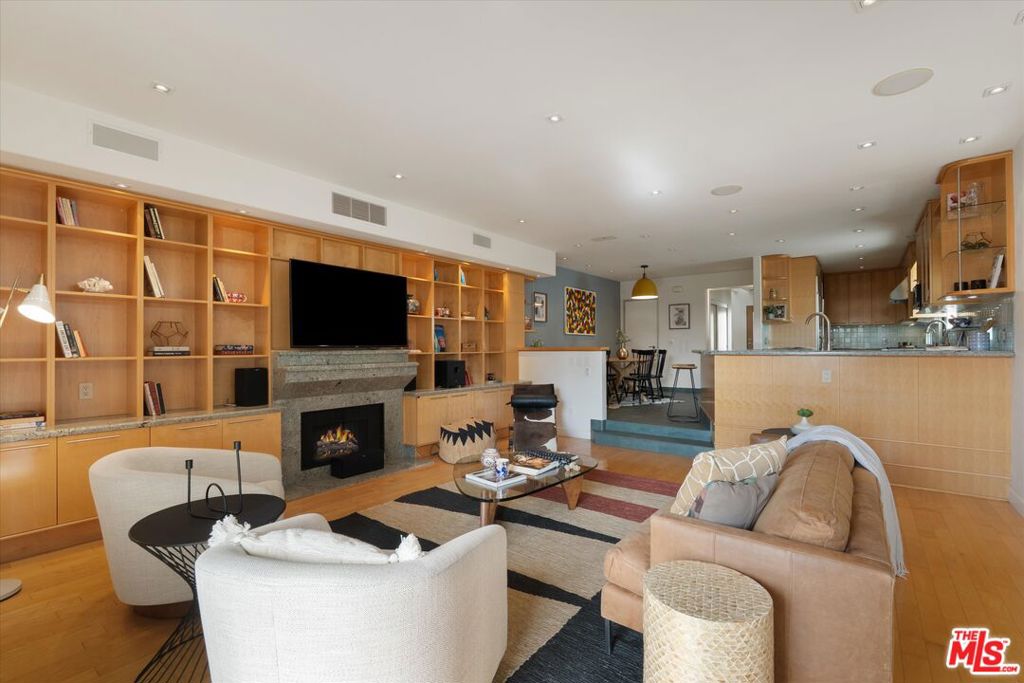 11925 Mayfield Avenue 2 Property Photo 4