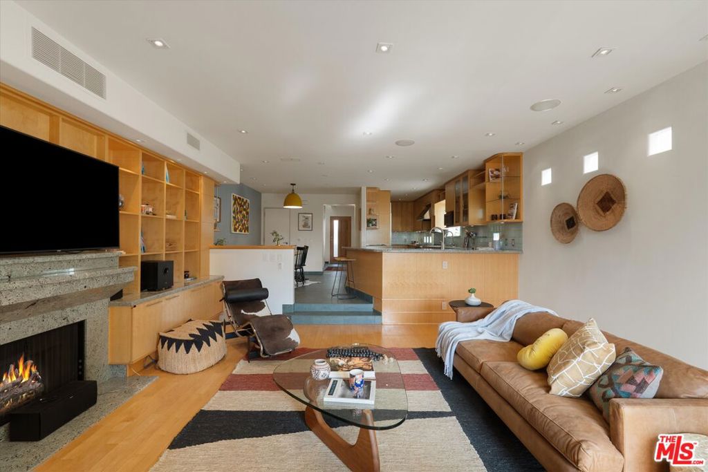11925 Mayfield Avenue 2 Property Photo 6