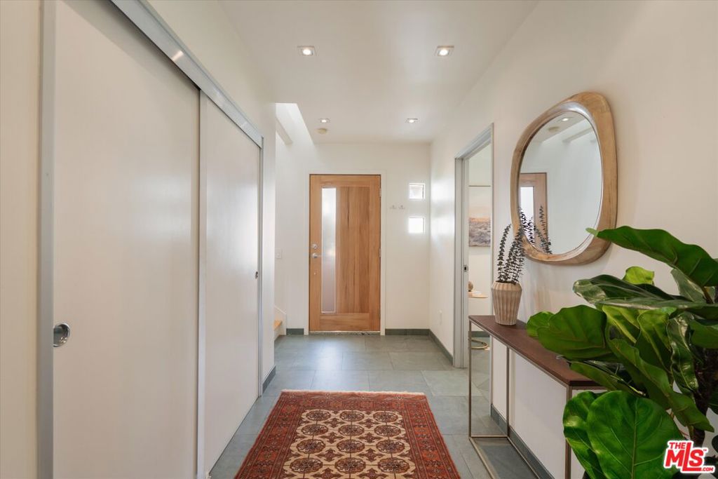 11925 Mayfield Avenue 2 Property Photo 14