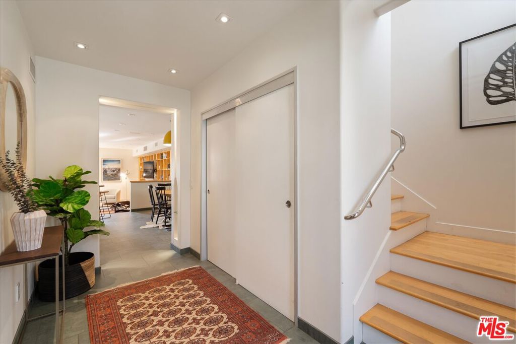11925 Mayfield Avenue 2 Property Photo 17