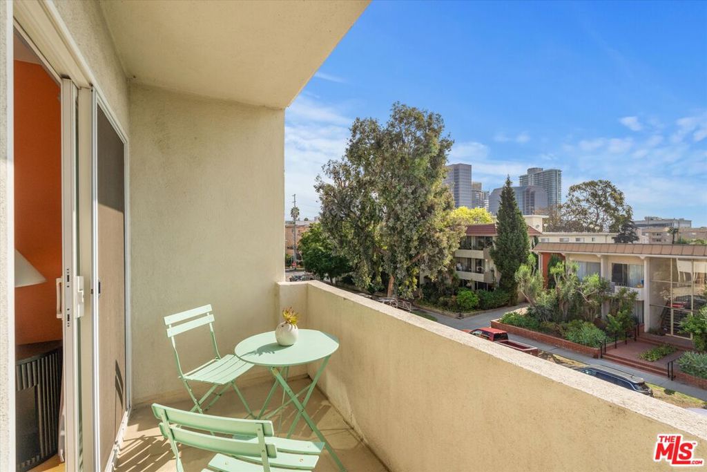 11925 Mayfield Avenue 2 Property Photo 21