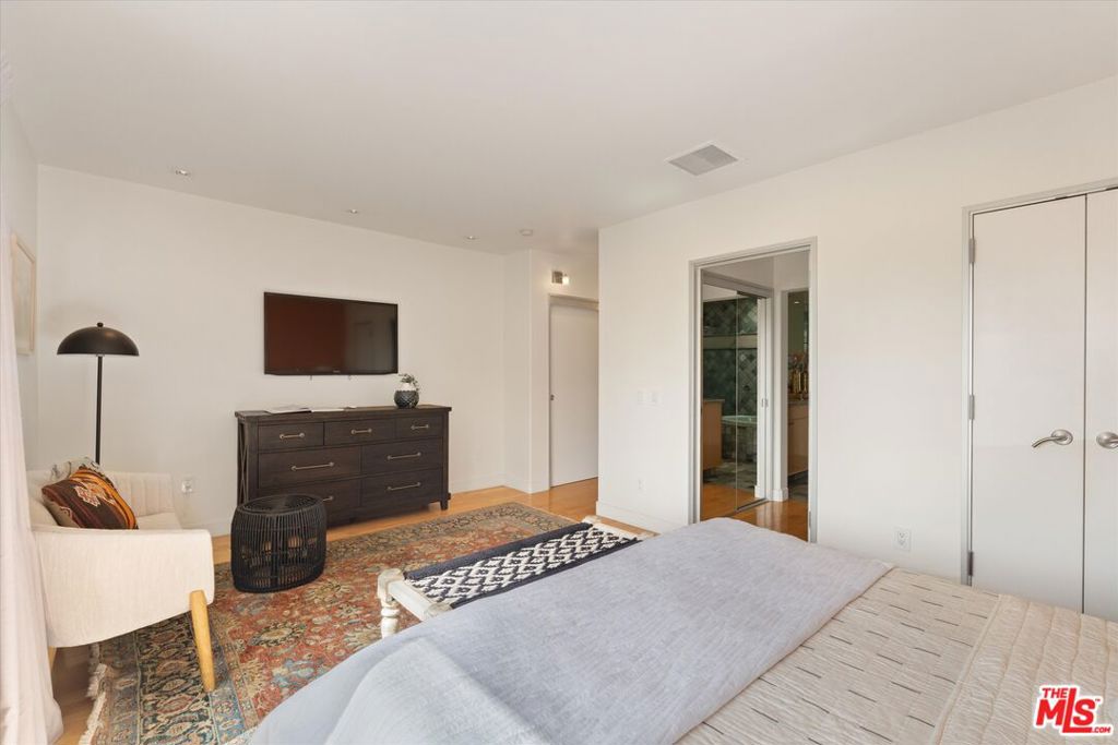 11925 Mayfield Avenue 2 Property Photo 22