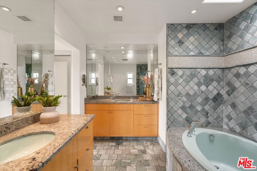 11925 Mayfield Avenue 2 Property Photo 26