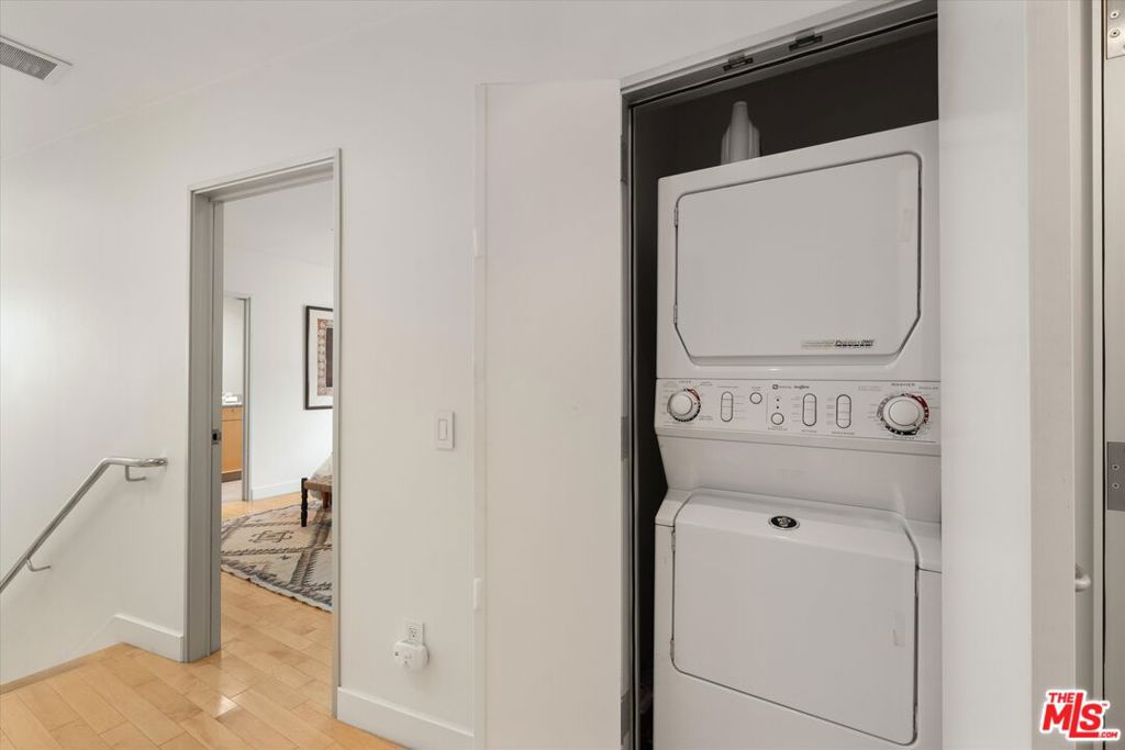 11925 Mayfield Avenue 2 Property Photo 27