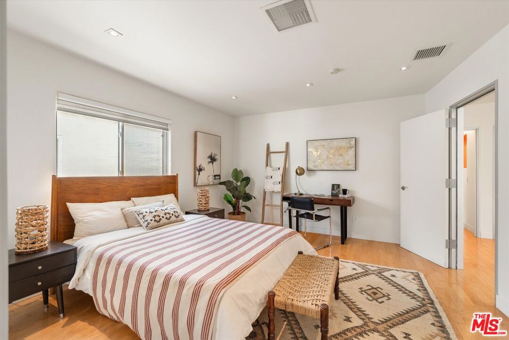 11925 Mayfield Avenue 2 Property Photo 30