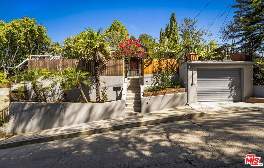 1551 Cerro Gordo Street Property Photo 1