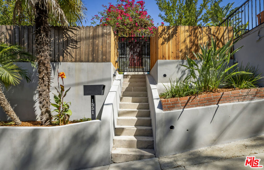 1551 Cerro Gordo Street Property Photo 3