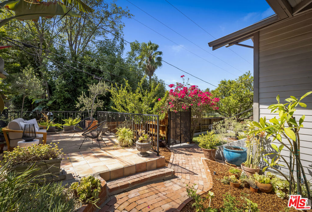1551 Cerro Gordo Street Property Photo 12