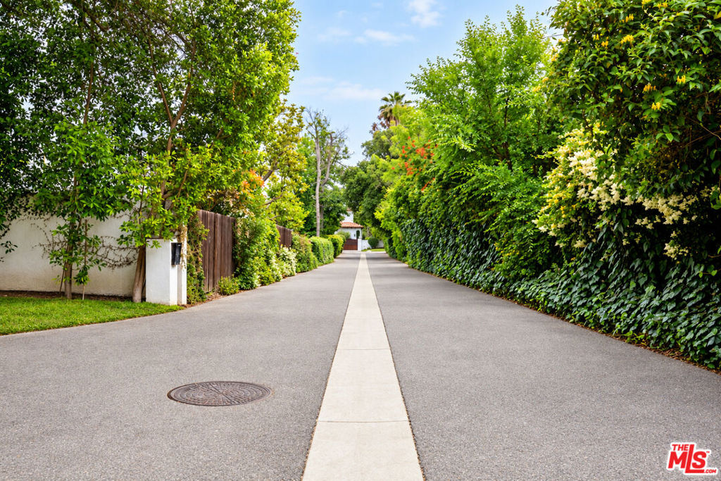 17524 Jayden Lane Property Photo 4