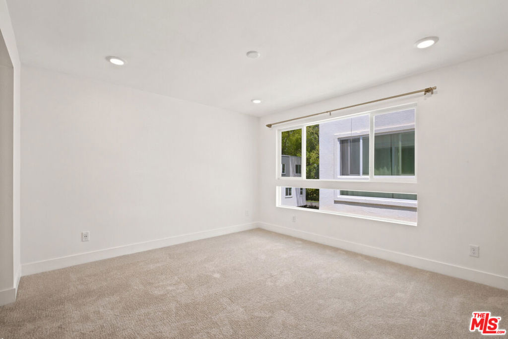 5262 N Rainier Way Property Photo 10