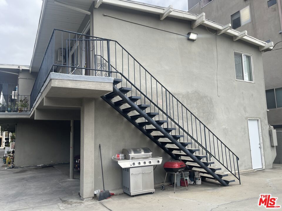 11324 Huston Street Property Photo 4