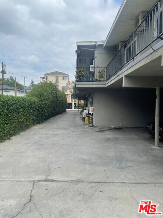 11324 Huston Street Property Photo 5