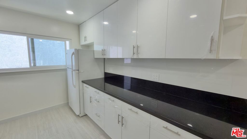 15207 Dickens Street 5 Property Photo 4