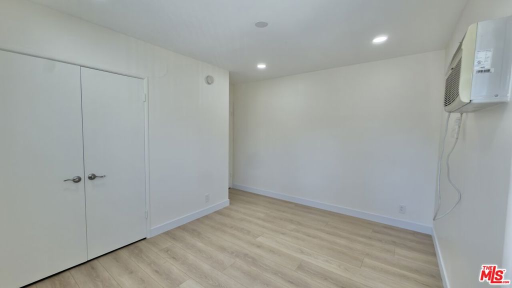 15207 Dickens Street 5 Property Photo 6