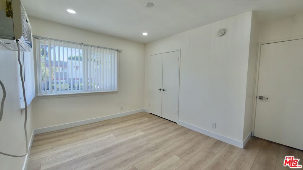 15207 Dickens Street 5 Property Photo 7