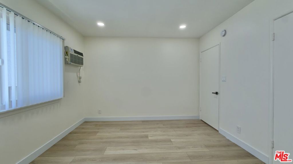 15207 Dickens Street 5 Property Photo 13