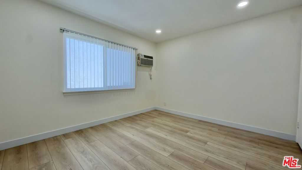 15207 Dickens Street 5 Property Photo 15