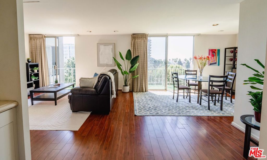 100 S Doheny Drive 711 Property Photo 1