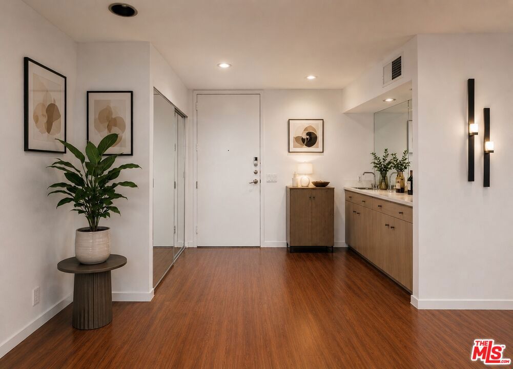 100 S Doheny Drive 711 Property Photo 8