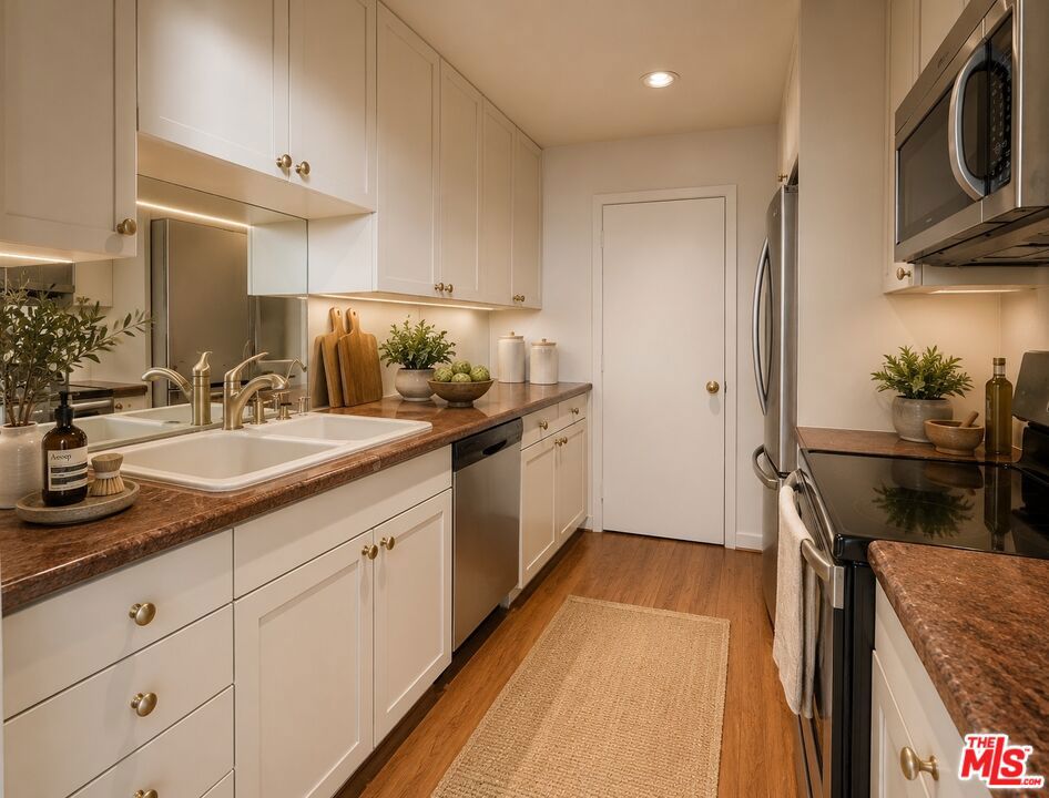 100 S Doheny Drive 711 Property Photo 16
