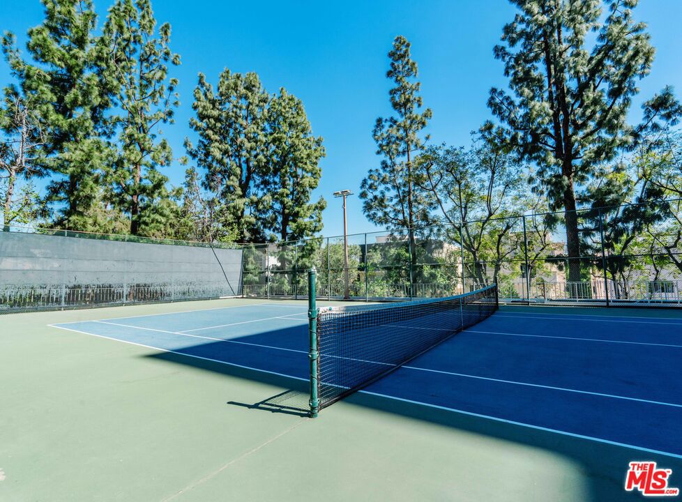 100 S Doheny Drive 711 Property Photo 17