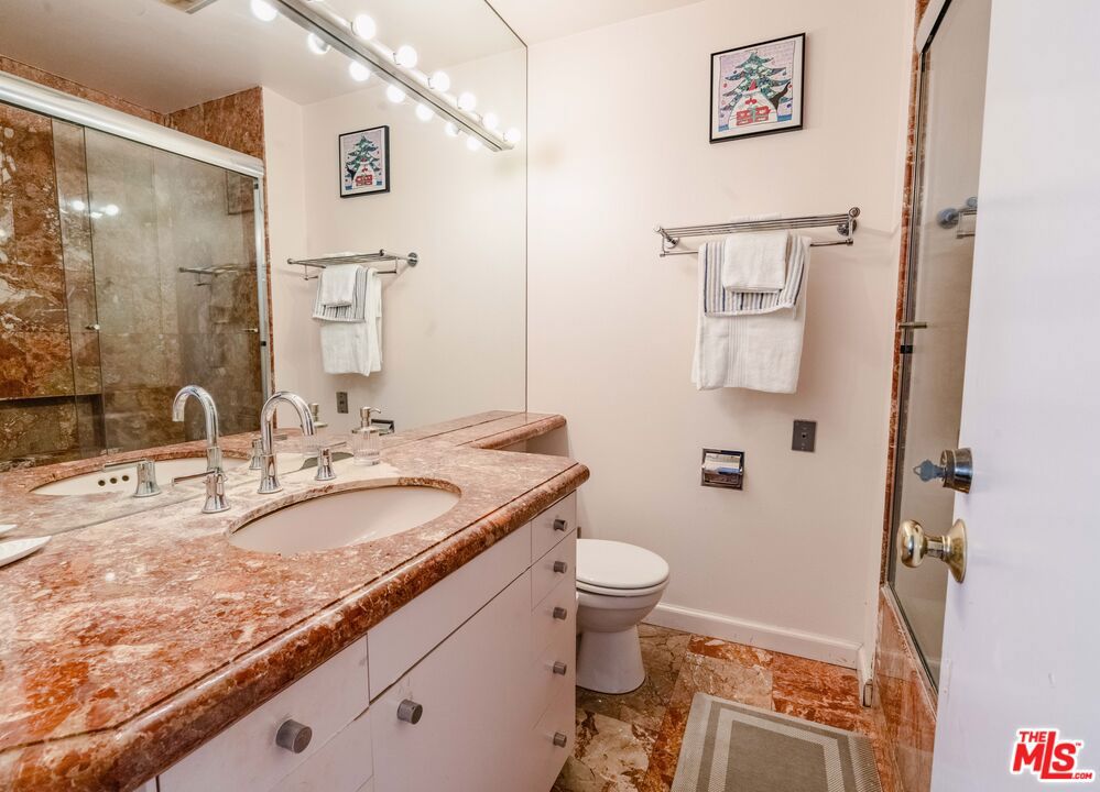 100 S Doheny Drive 711 Property Photo 23