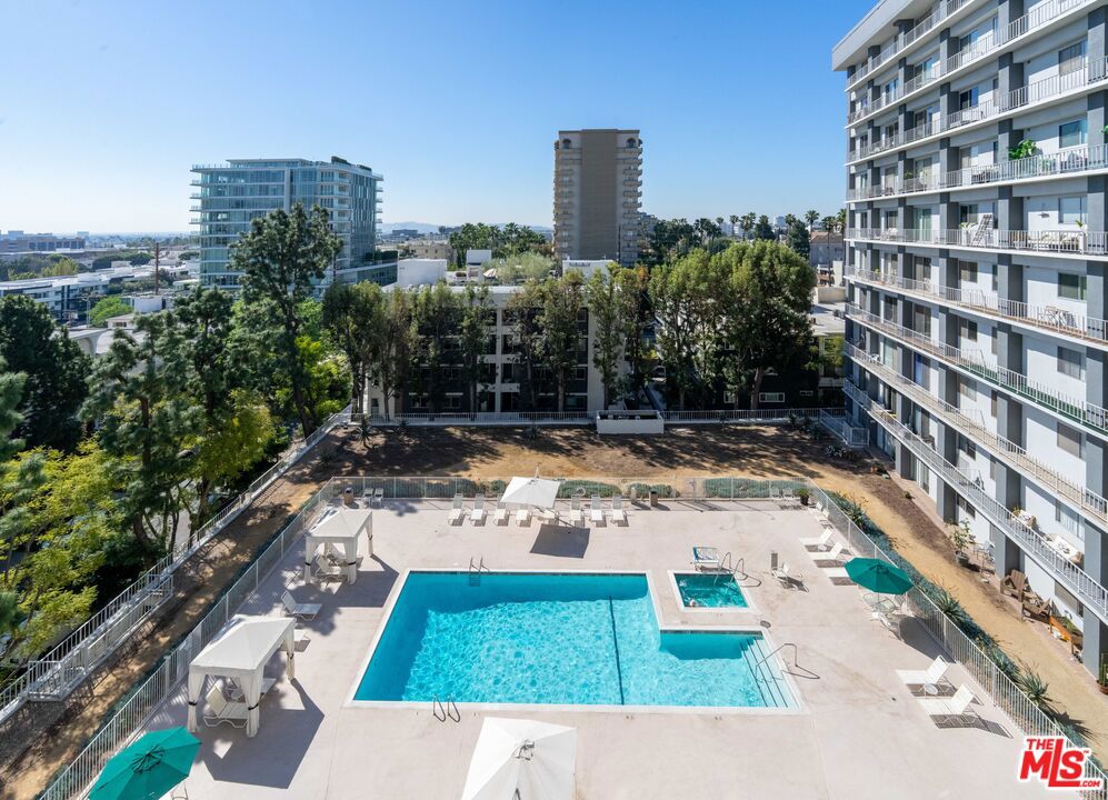 100 S Doheny Drive 711 Property Photo 24