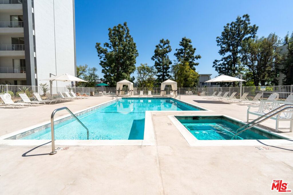 100 S Doheny Drive 711 Property Photo 25