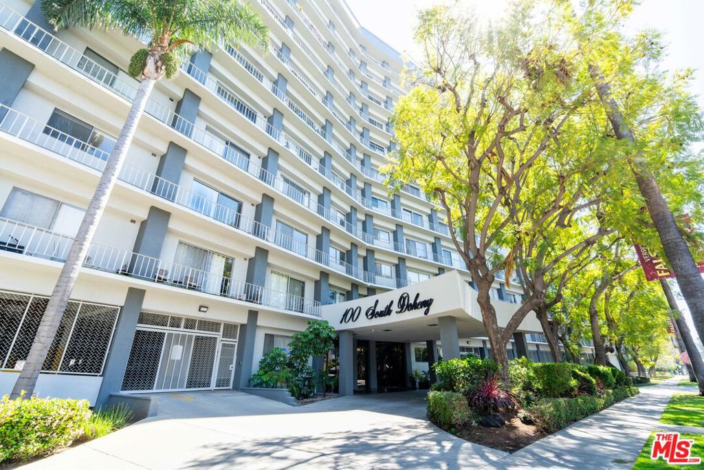100 S Doheny Drive 711 Property Photo 32
