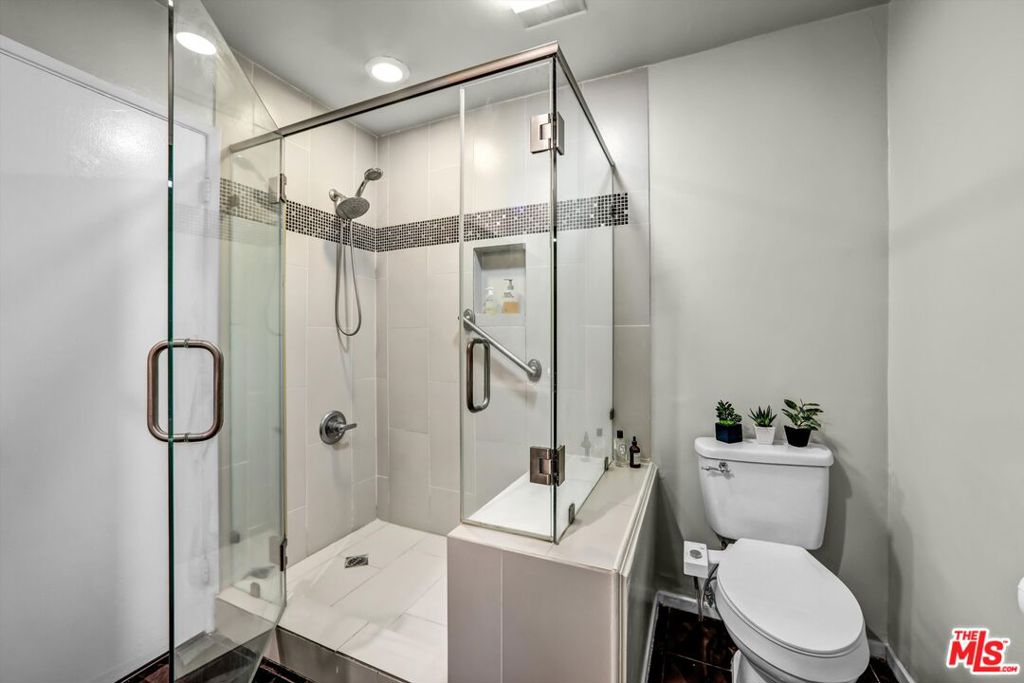 8490 Fountain Avenue 206 Property Photo 11