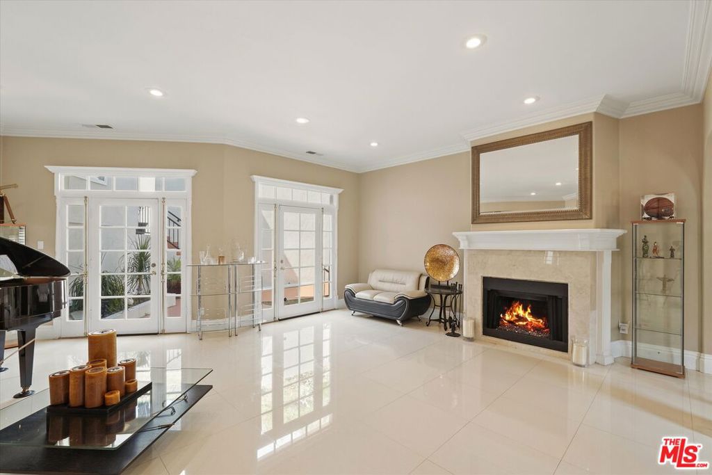 8171 Willow Glen Road Property Photo 4