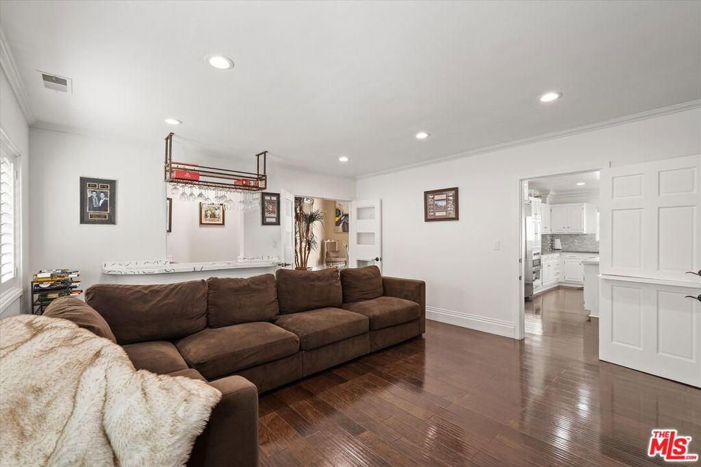 8171 Willow Glen Road Property Photo 6