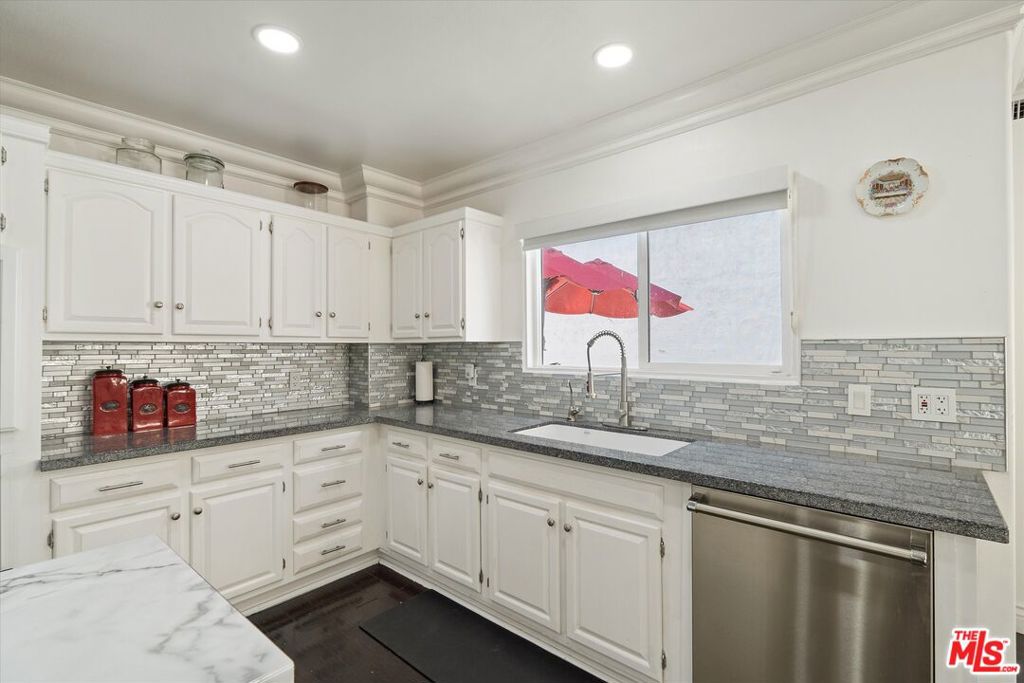8171 Willow Glen Road Property Photo 7