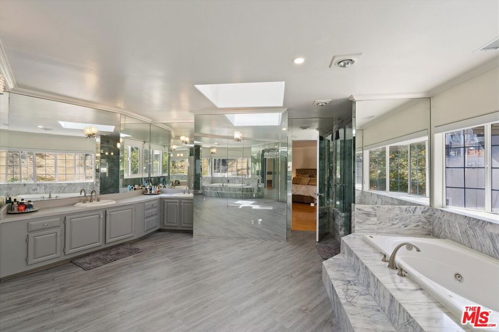 8171 Willow Glen Road Property Photo 15