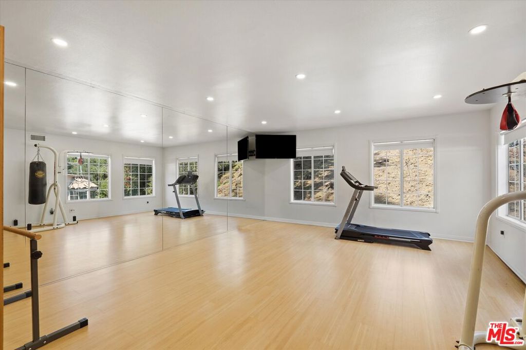 8171 Willow Glen Road Property Photo 25
