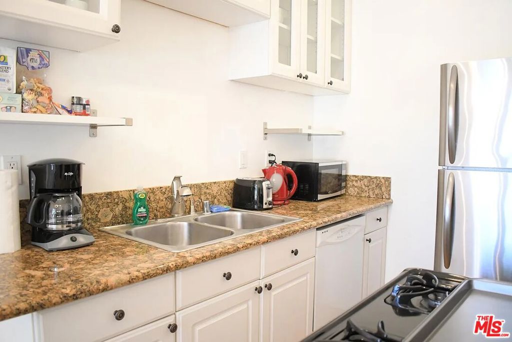 944 12th Street 5 Property Photo 13