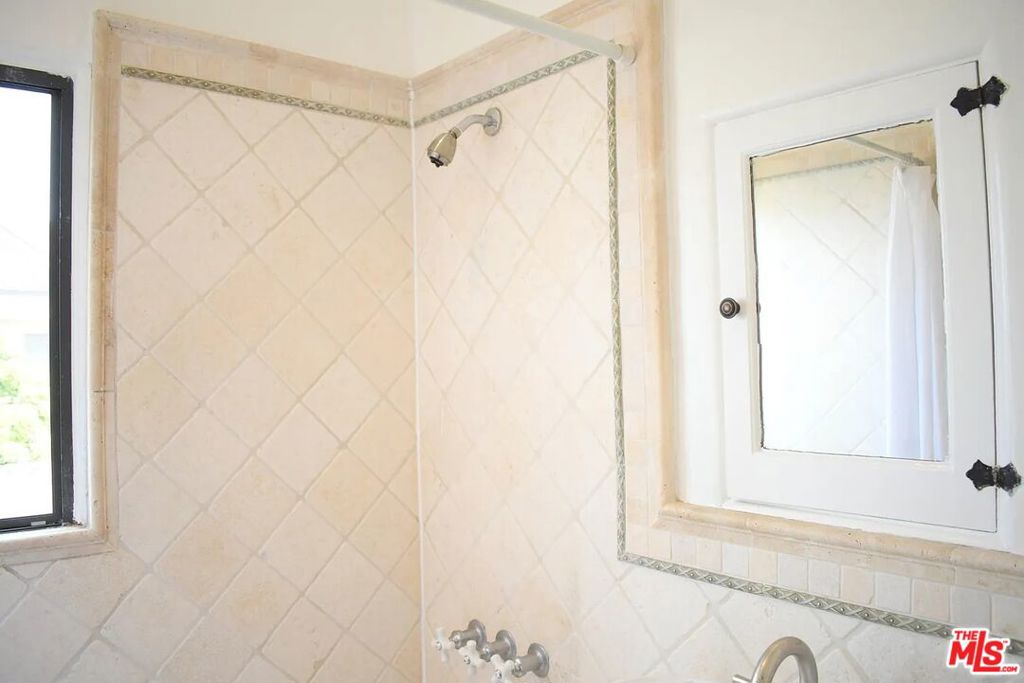 944 12th Street 5 Property Photo 23