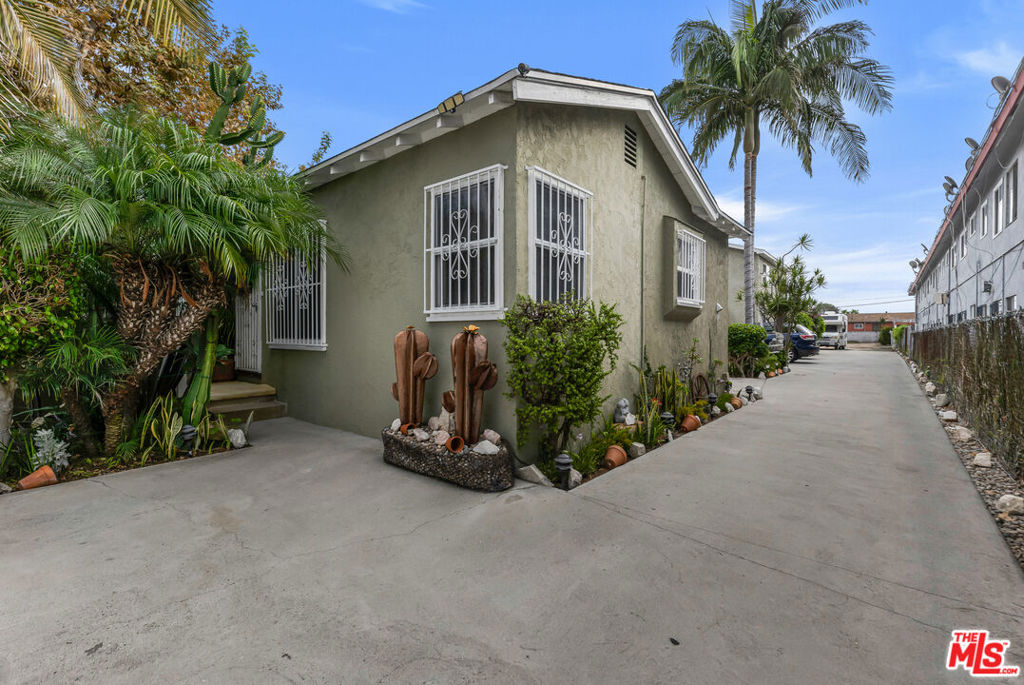 10914 S Osage Avenue Property Photo 1