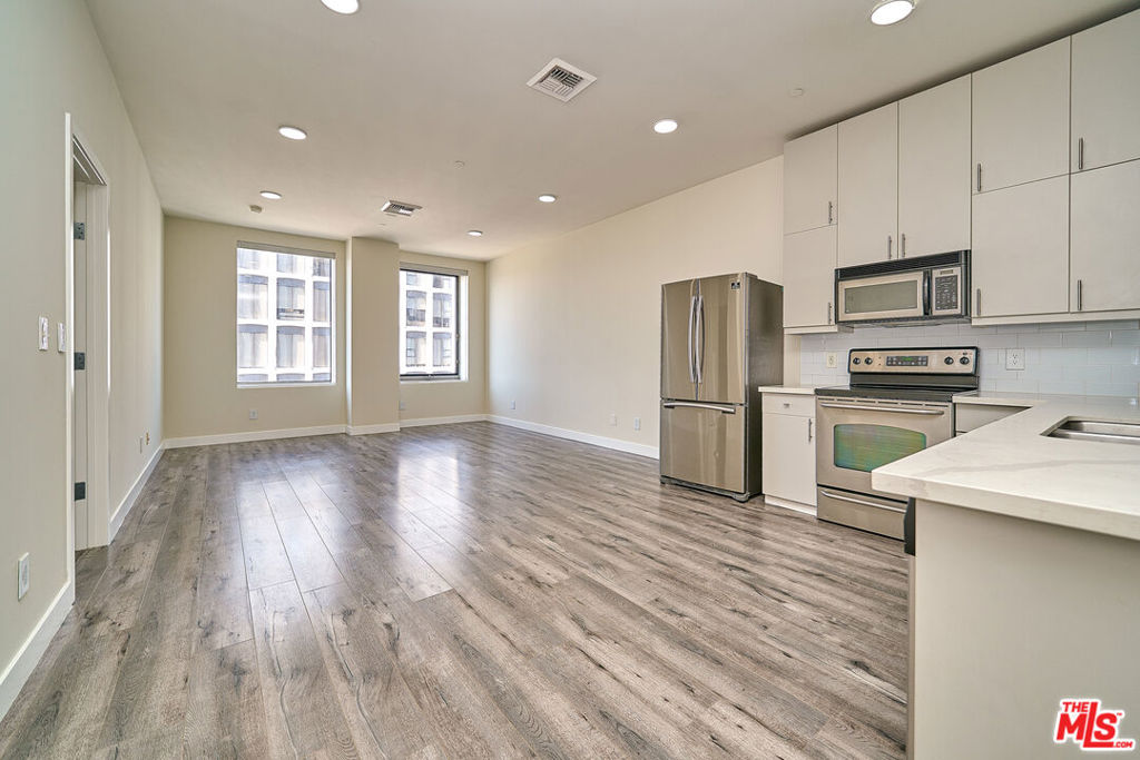 3810 Wilshire Boulevard 1001 Property Photo 1