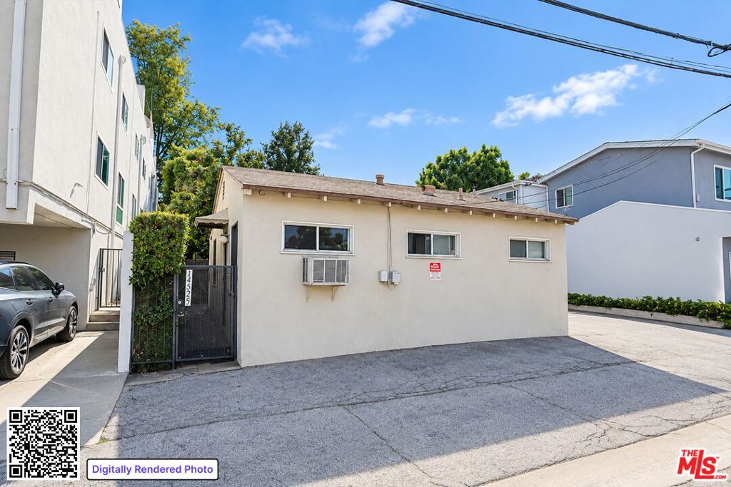 14525 Dickens Street Property Photo 6