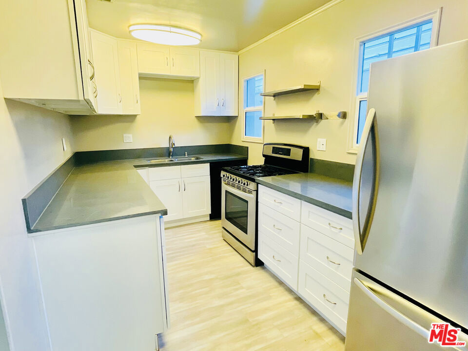 14525 Dickens Street Property Photo 9