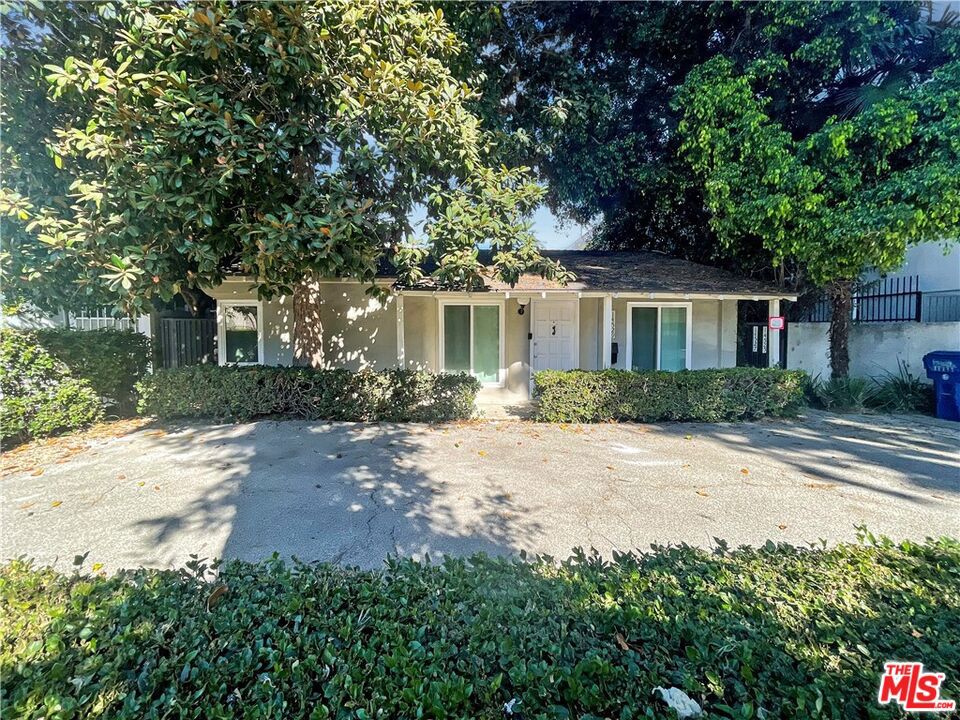 14525 Dickens Street Property Photo 12