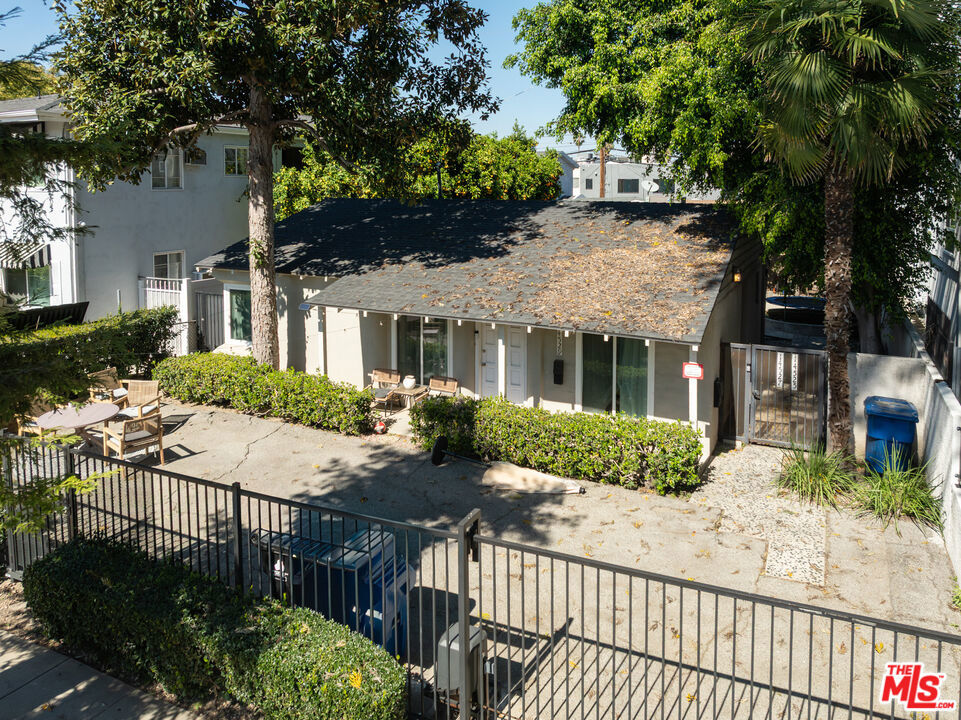14525 Dickens Street Property Photo 13