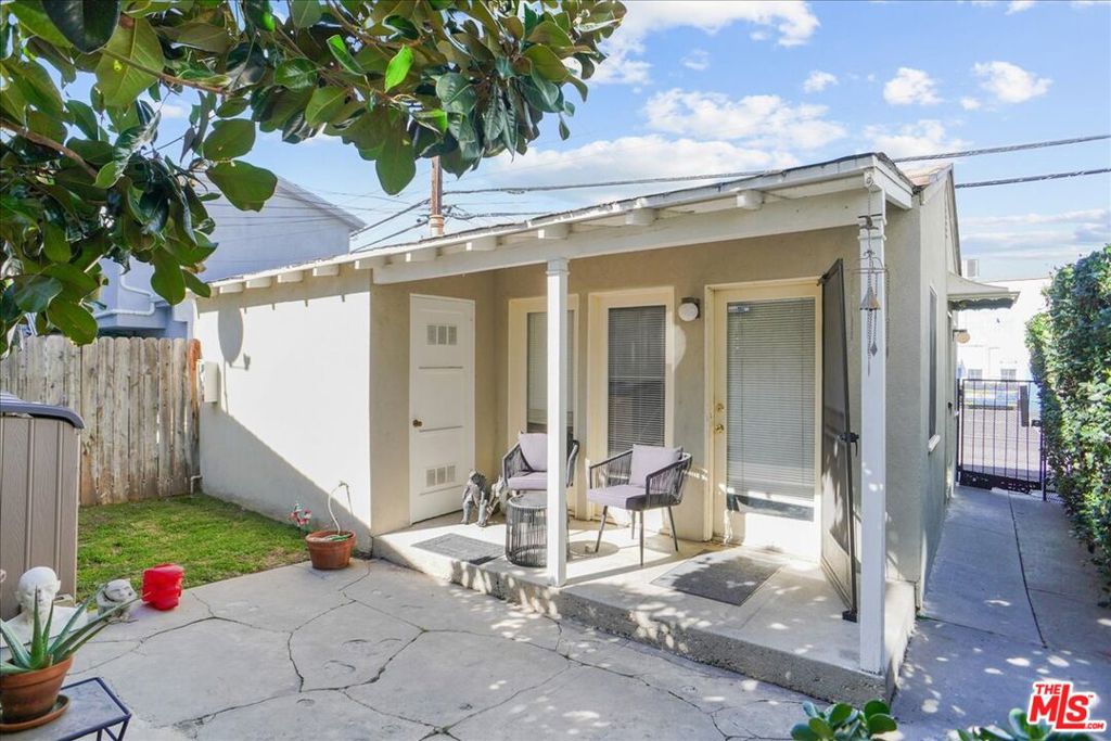 14525 Dickens Street Property Photo 14