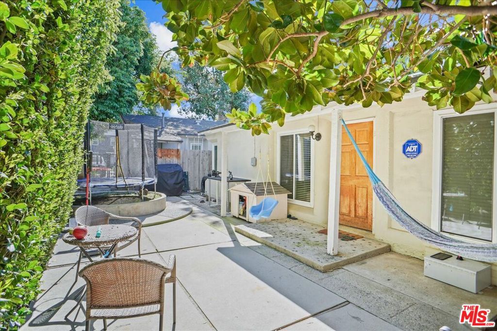 14525 Dickens Street Property Photo 15