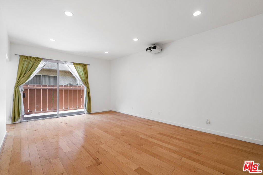 1828 Barry Avenue 8 Property Photo 2