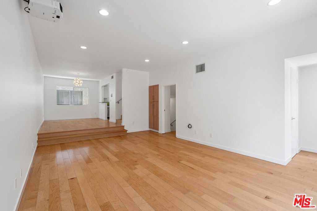 1828 Barry Avenue 8 Property Photo 6