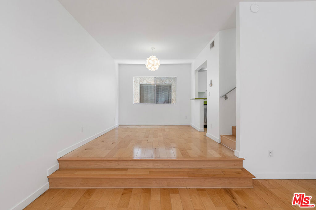 1828 Barry Avenue 8 Property Photo 10