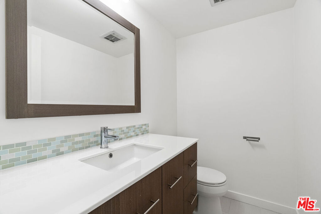 1828 Barry Avenue 8 Property Photo 18
