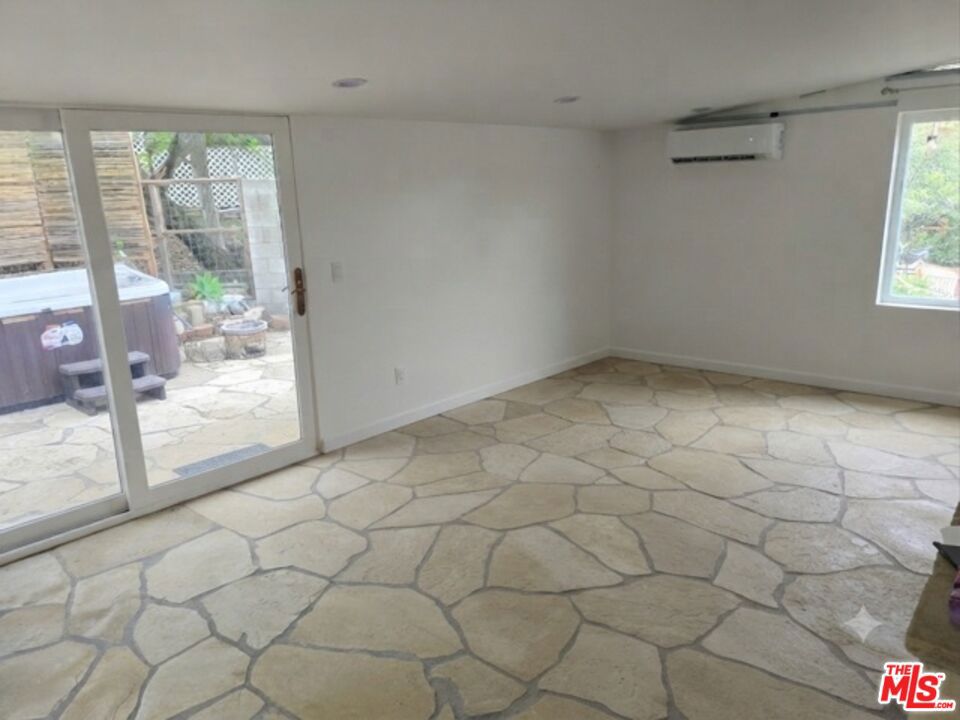 2427 Liberty Lane Property Photo 6